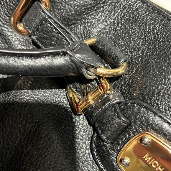 MICHAEL KORS Tumbled Black Leather Crossbody Satchel Gold Hardware B92 - Picture 16 of 16